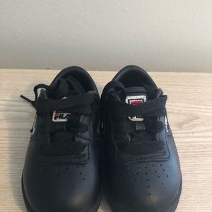 Black Fila toddler shoe size 5
